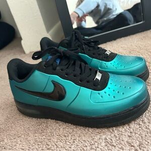 Nike Kids Shoes in Teal and Black